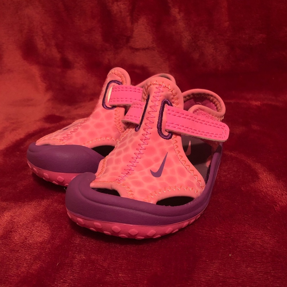 Size 4 Pink Nike sandals